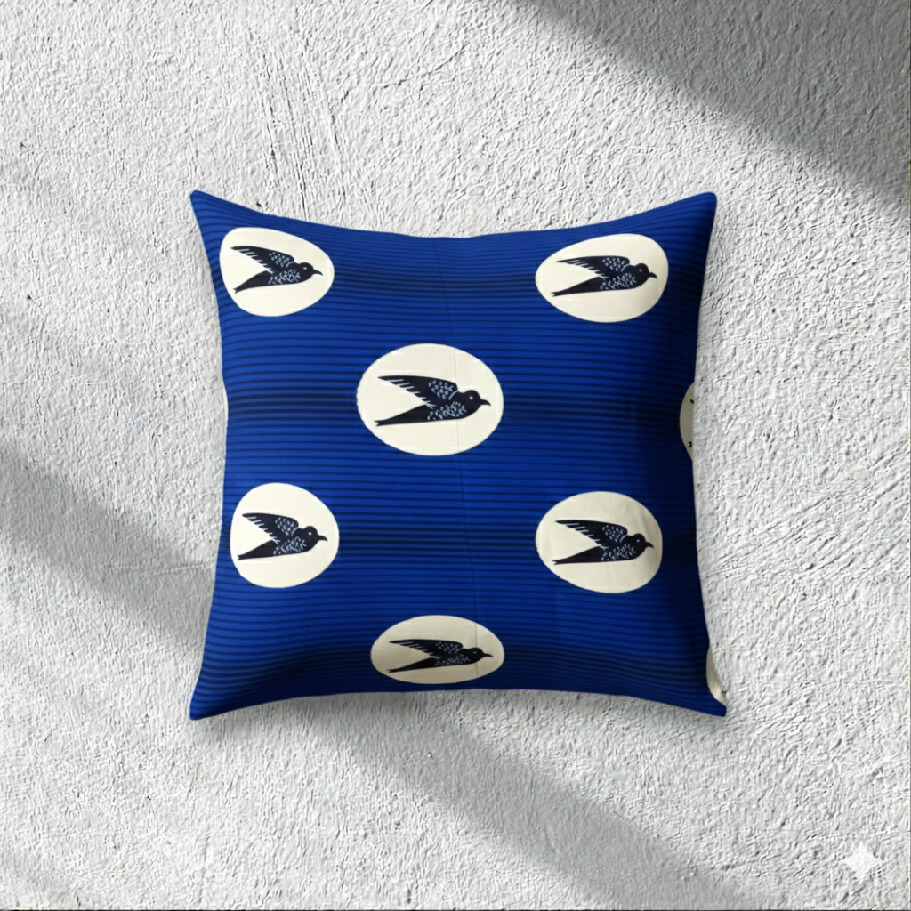 Housse de coussin Wax motif "Hirondelles" Bleu